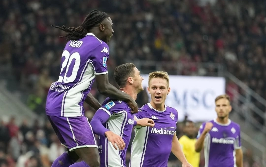 PAGELLE FIORENTINA: PARISI REGALA UN RIGORE, MANDRAGORA DORME, GOSENS AL POSTO GIUSTO