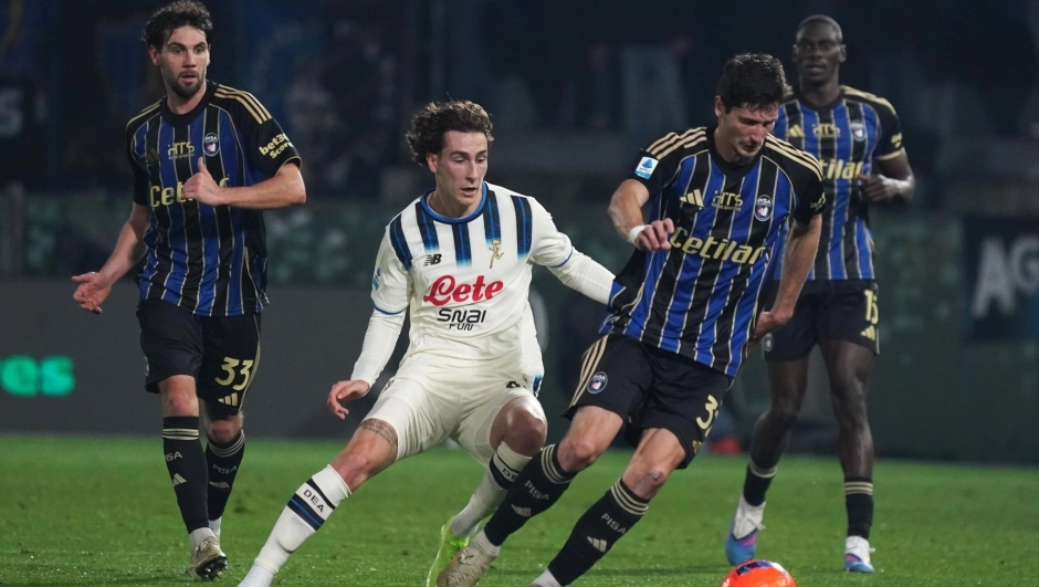 Il Pisa pareggia con l’Atalanta di Palladino grazie a Durosinmi e raggiunge la Fiorentina a 14 punti