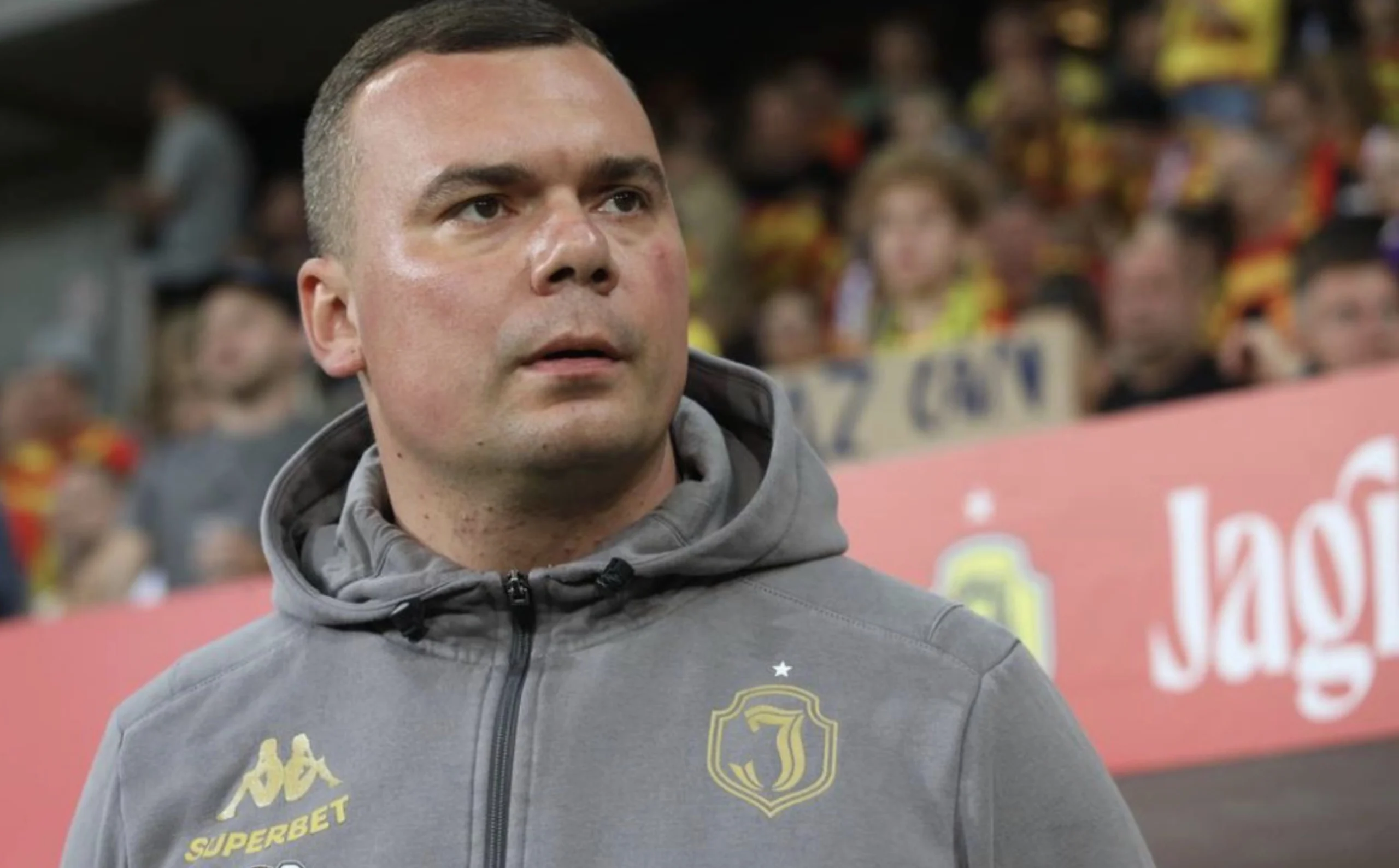 L’allenatore dello Jagiellonia: “Come si scrive il mio nome? A fine partita ve lo ricorderete”