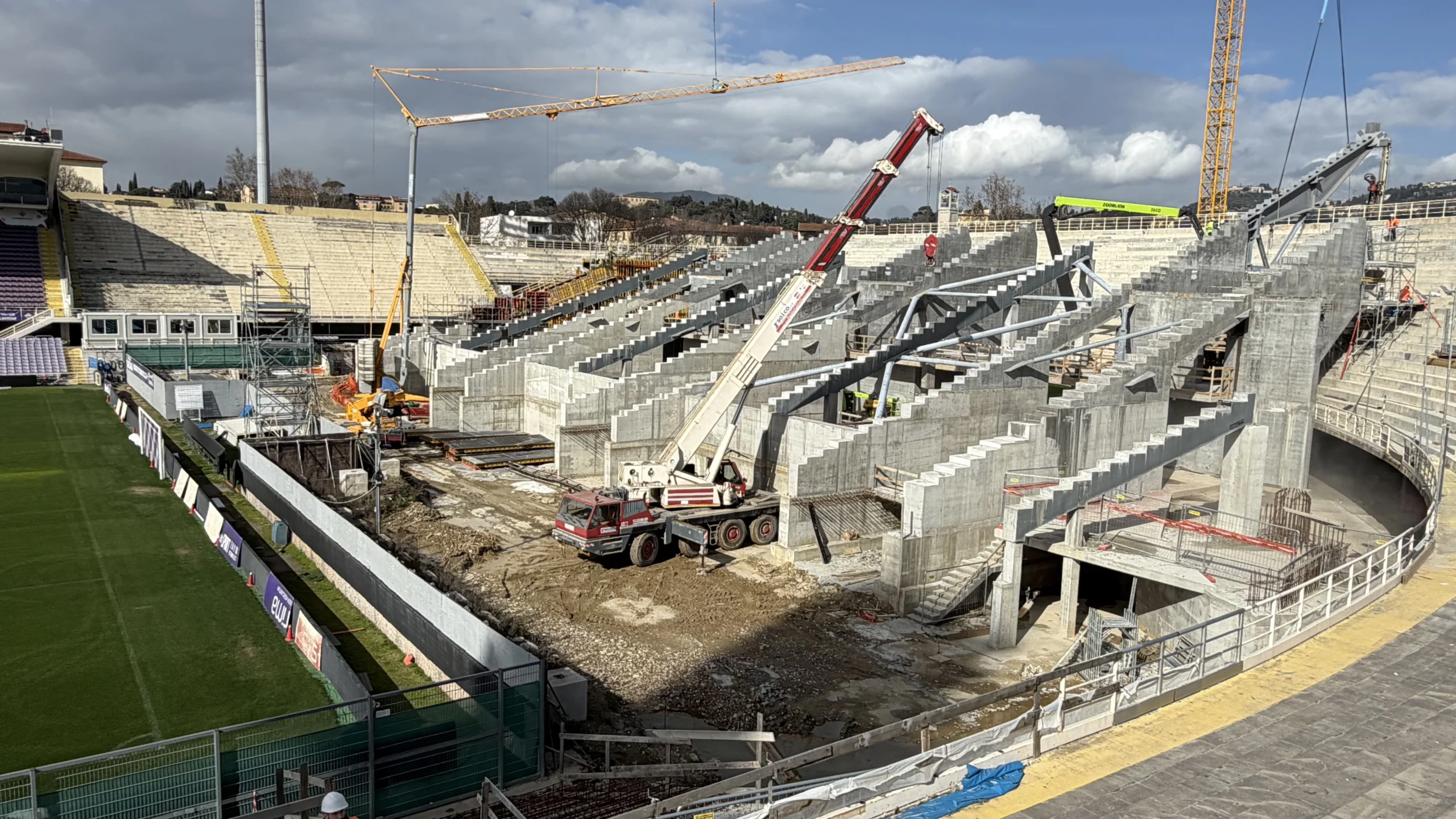 Aggiunta una trave in Curva Fiesole. Ecco lo stato di avanzamento dei lavori. Le foto dal Franchi