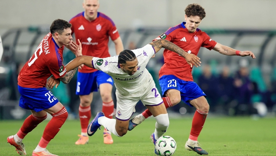 Fiorentina ai quarti di Conference! Pongracic segna il gol del 2-1, la Viola la ribalta