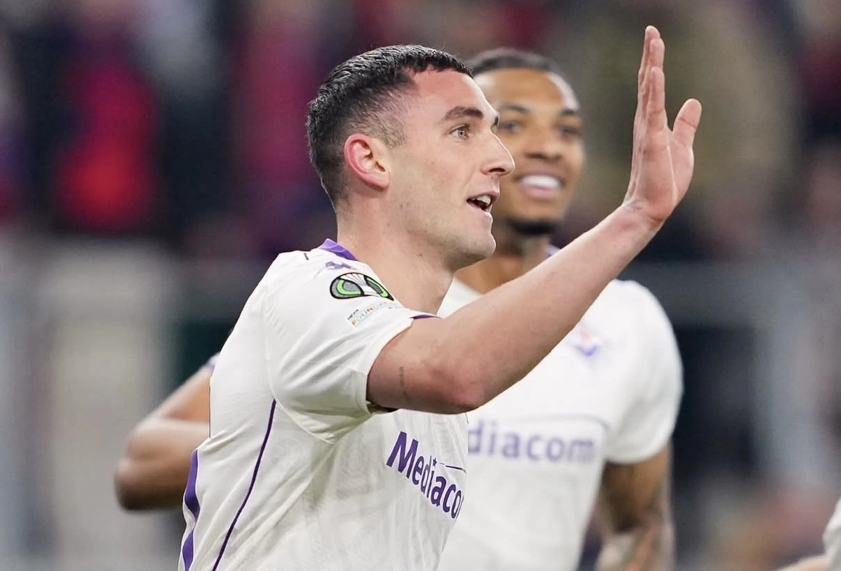 PAGELLE FIORENTINA: PARISI IMPRENDIBILE, DODÓ FA LE BUCHE. NDOUR SI FA PERDONARE