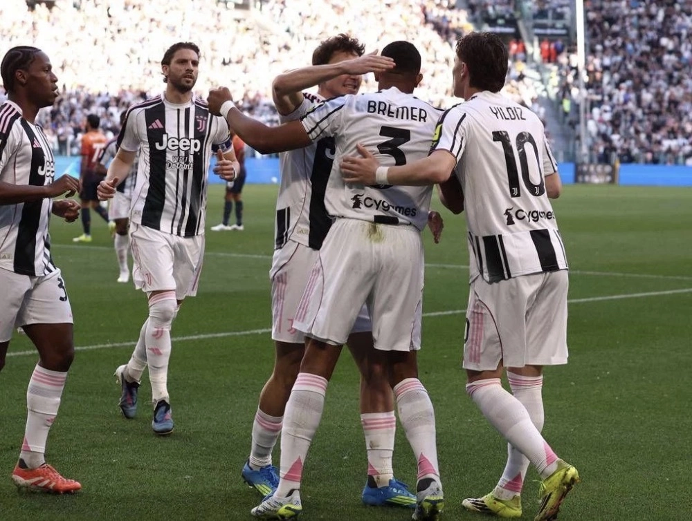 Juventus-Genoa finisce 2-0 e va a -1 dal Como. Vanoli ha conquistato 1 punto in più rispetto a De Rossi